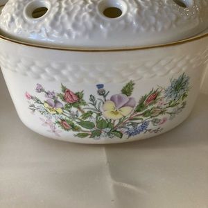 Aynsley Wild Tudor toothbrush holder